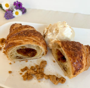 Croissant filled with Biscoff® spread Gourmand Pastries ice cream
